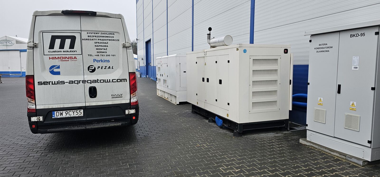 Serwisowy Iveco Daily serwis-agregatow.com przy agregatach na terenie klienta